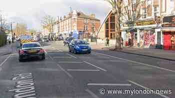 Man stabbed in Croydon with attacker on the loose