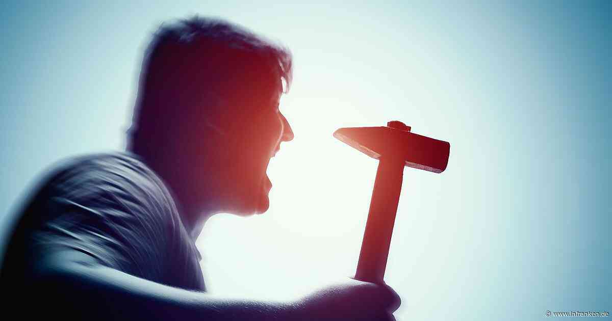 Kitzingen: Mann geht mit Hammer auf Mitbewohner los - auf Kopf geschlagen