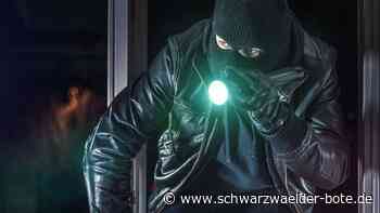 Zeugen gesucht: Unbekannte brechen in Calmbacher Einfamilienhaus ein