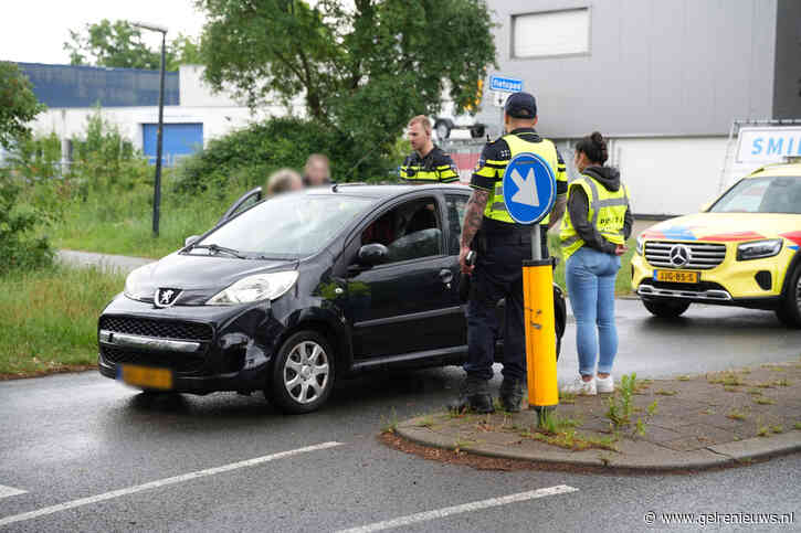 Fietser naar ziekenhuis na botsing bij oversteekplaats