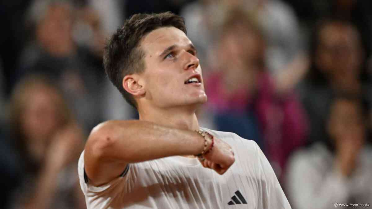Mensik halts Fonseca, gets Zverev in French semis