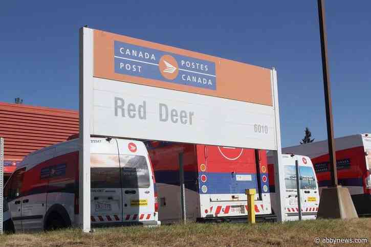 Canada Post workers vote in favour of new collective agreements