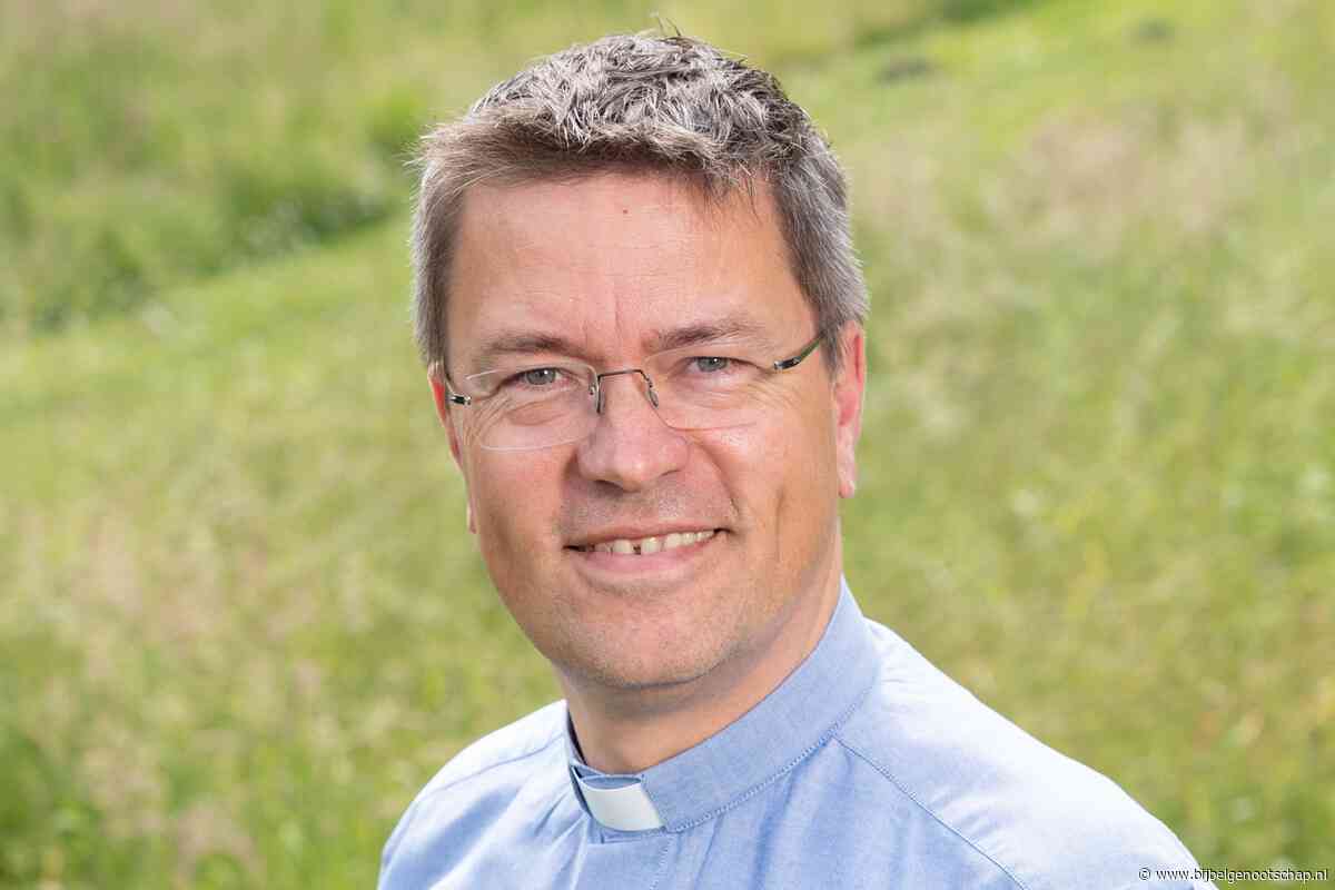 Schoolpastor Otto helpt kinderen ontdekken dat het leuk is Bijbelverhalen te lezen
