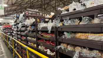 Competition for soon-to-expire food has Montreal food banks struggling