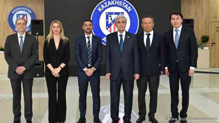El presidente de Kazajistán, junto a Villa, visitó la sede de la academia del Atlético en Almaty