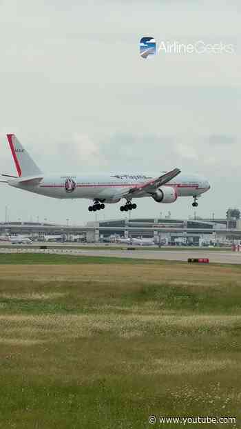 American Airlines Boeing 777 in special Flagship livery lands at DFW