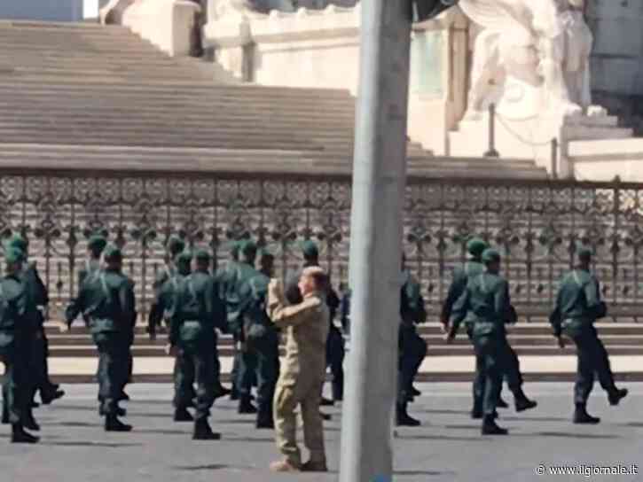 2 giugno, la “pernacchia” di Saviano ai Comsubin che gridano “Decima”