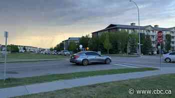 City of Edmonton installs, then removes 4-way stop sign in Maple Crest neighbourhood