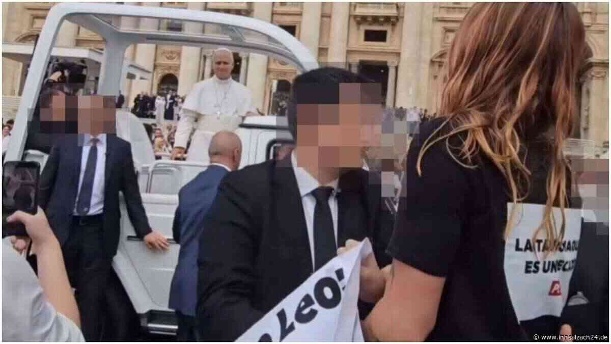 Peta-Aktivistin Lena (24) aus Mühldorf protestiert bei Papst-Audienz: abgeführt!