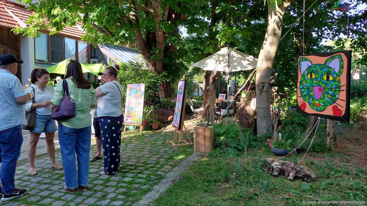 Kunst zwischen Hühnerhof und Pflanzenwildwuchs