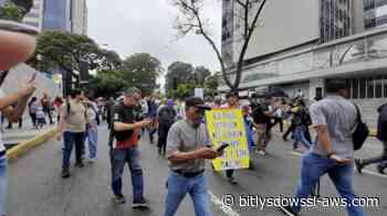 Estudiantes y sindicalistas marchan hacia la Embajada de EE UU en Caracas para exigir liberación de presos políticos y cronograma electoral