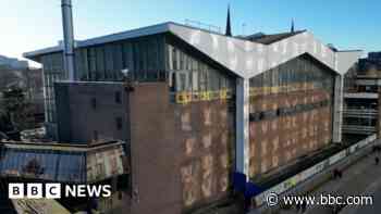 Council 'open to all possibilities' over pool site