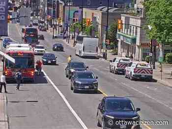 Stabbing victim jumps onto OC Transpo bus on Rideau Street