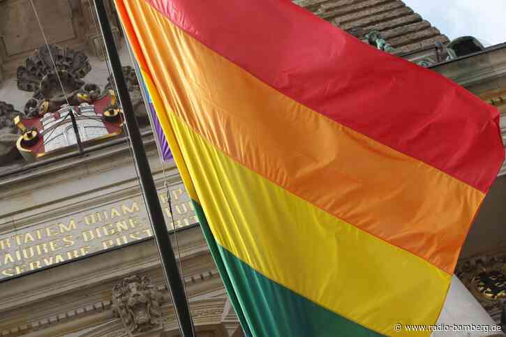 Aschaffenburg hisst Flaggen zum CSD – aber nicht am Rathaus