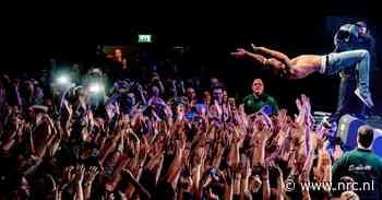 Extatische fans die tegen elkaar aanbeuken: hoe de moshpit de mainstream bereikte