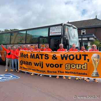 Dorpsgenoten van Weghorst en Wieffer trekken naar het WK met meterslang spandoek