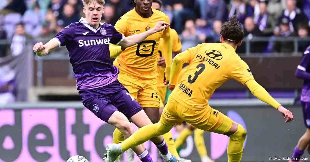 Extra miljoenen voor Anderlecht? 'Manchester United klopt aan in het Lotto Park voor Nathan De Cat'