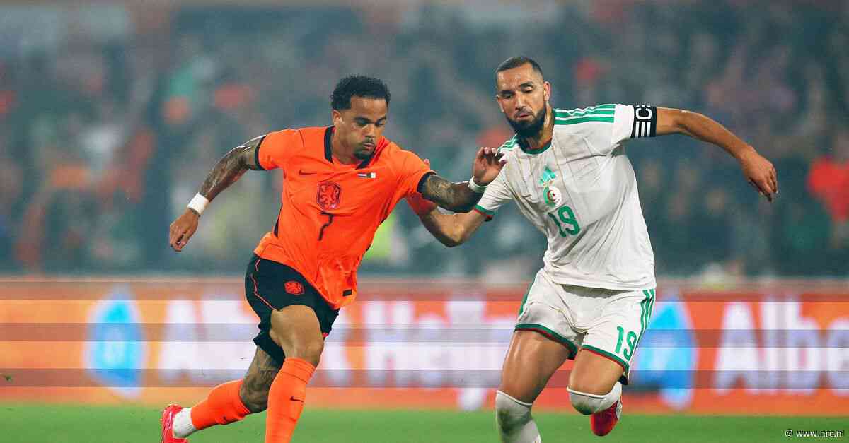 Pijnlijke nederlaag tegen Algerije in uitzwaaiwedstrijd Nederlands elftal voor WK. ‘Je ziet het verschil in hoe zij het beleven’