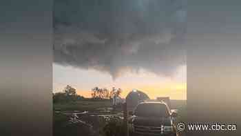 Tornado warning issued near Morris, Man., as severe thunderstorm rolls through