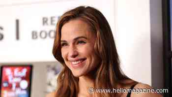 Jennifer Garner turns heads in red-hot Baywatch-inspired look
