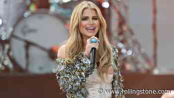 Jessica Simpson Opens Up Onstage About Sobriety:  Drinking Was a ‘Crutch That Wasn’t Working’