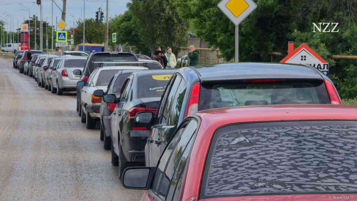 Ukrainische Drohnen verwandeln die russische Hauptroute zur Krim in eine Todeszone – dadurch spitzt sich die Benzinkrise auf der besetzten Halbinsel zu