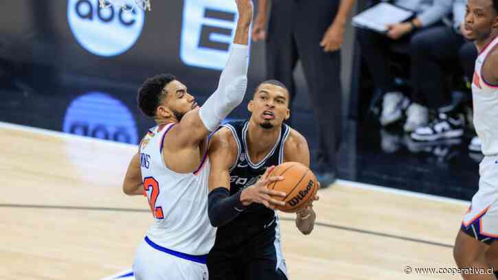 Los Knicks dieron el primer golpe a los Spurs en las Finales de la NBA con remontada en San Antonio