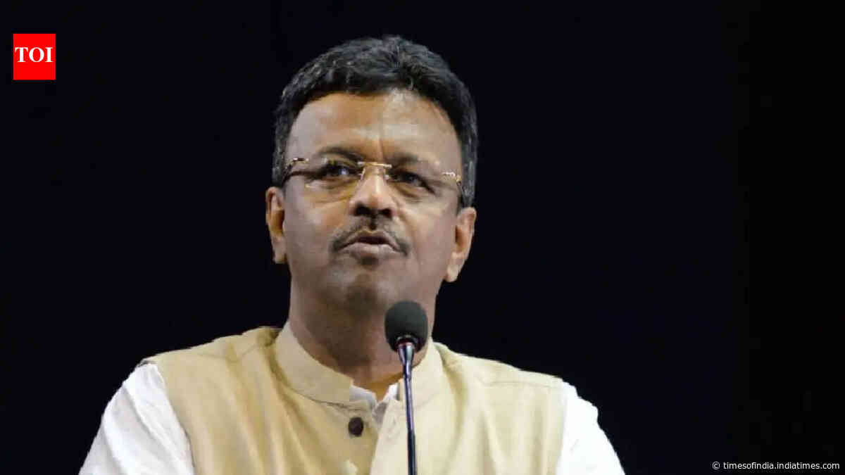 ‘Suffocated’ Firhad Hakim likely to quit as Kolkata mayor