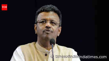 ‘Suffocated’ Firhad Hakim likely to quit as Kolkata mayor