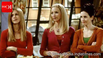 Jennifer Aniston and Lisa Kudrow spark 'Friends' reunion buzz