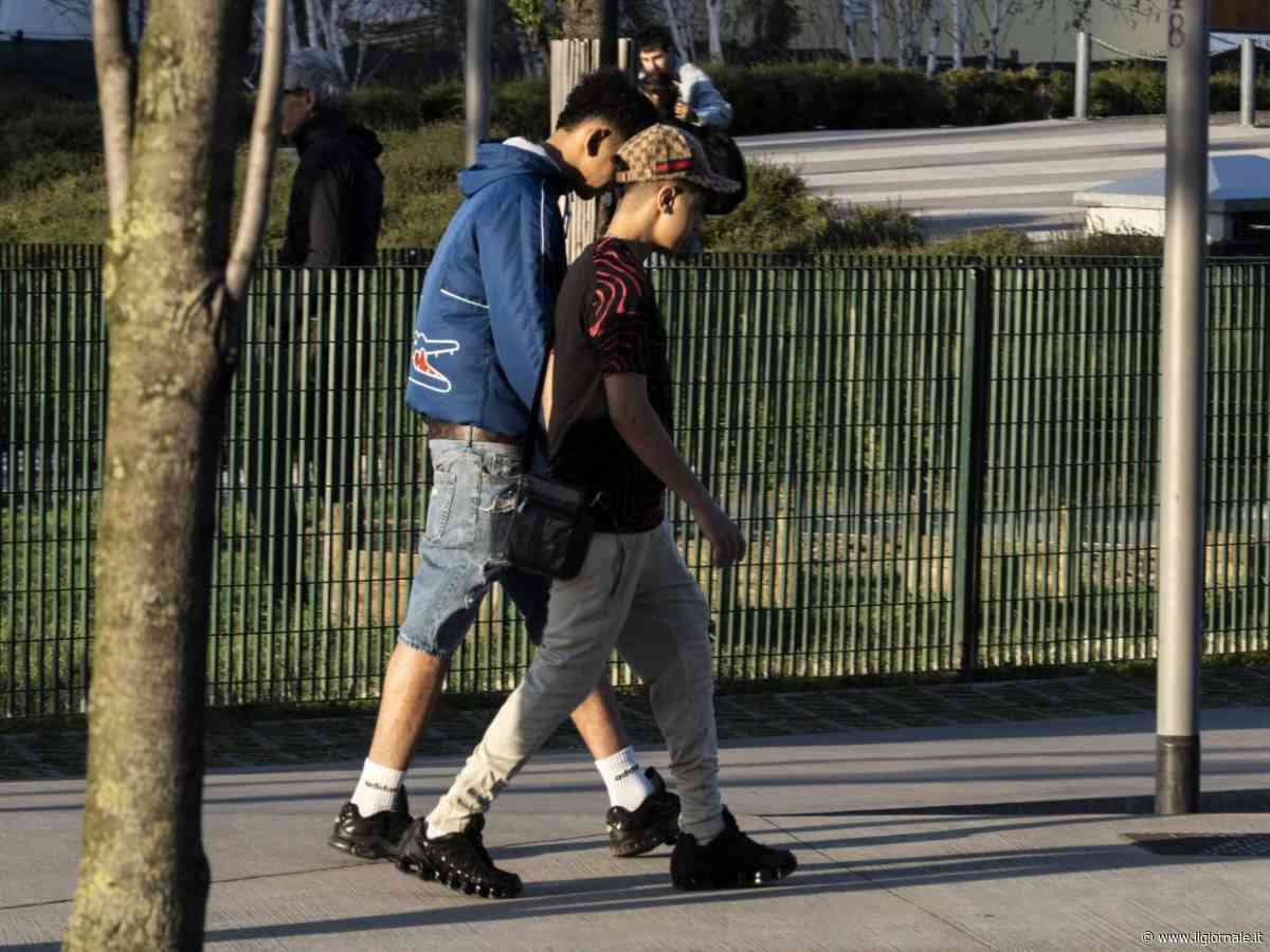Chiede di lasciare in pace la figlia, 40enne malmenato dai maranza a Porto San Giorgio