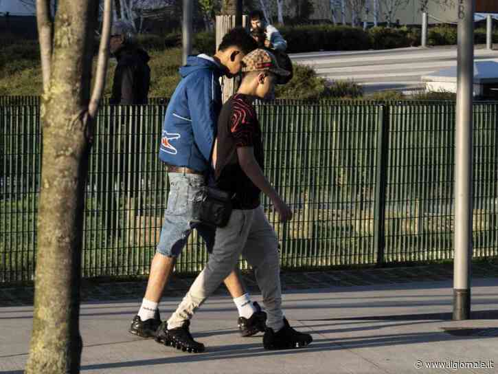 Chiede di lasciare in pace la figlia, 40enne malmenato dai maranza a Porto San Giorgio