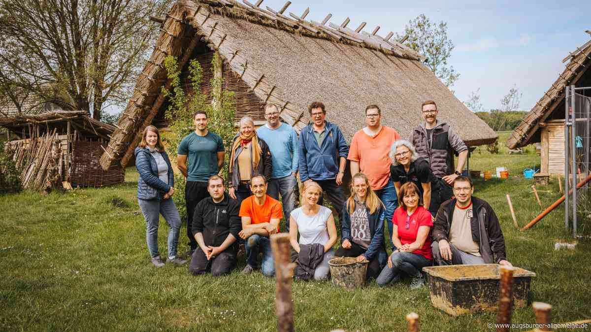 Menschen mit und ohne Behinderung packen im Steinzeitdorf gemeinsam an