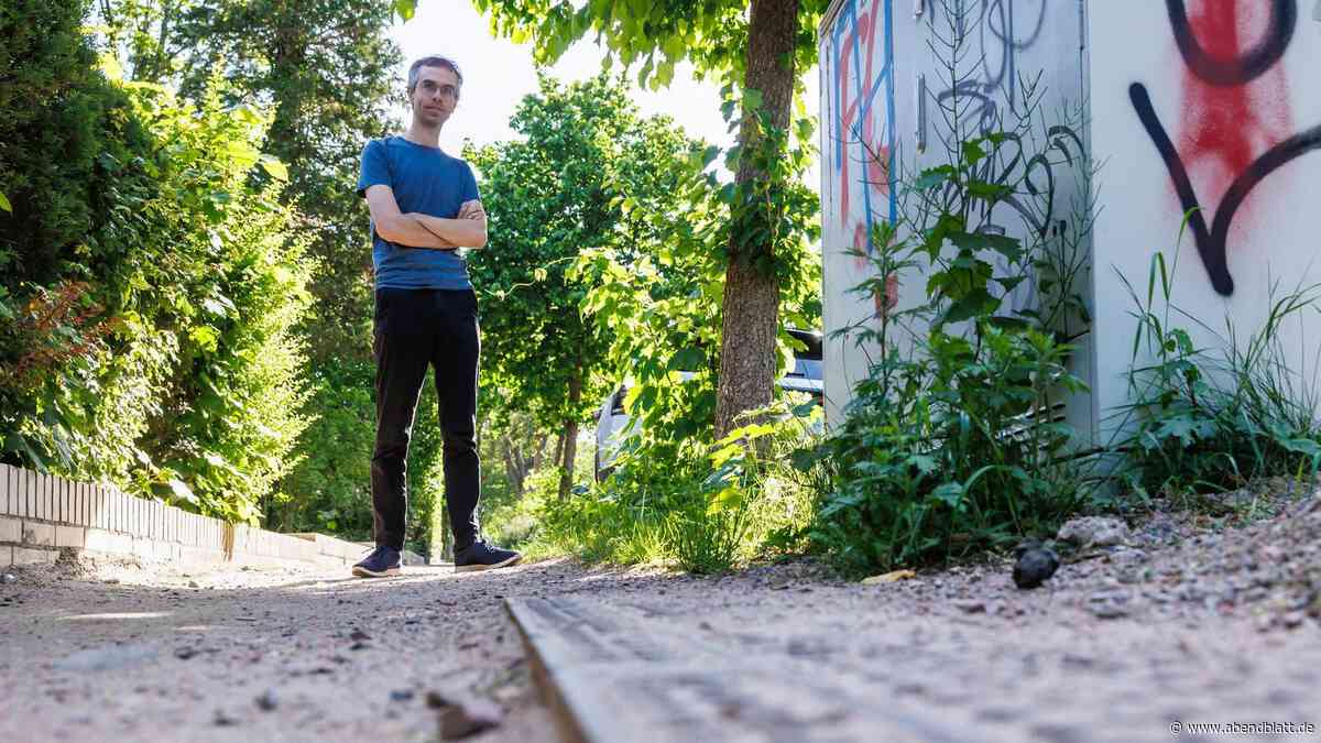 Anwohner in Lokstedt ärgern sich über Fußwege – und gehen auf der Straße