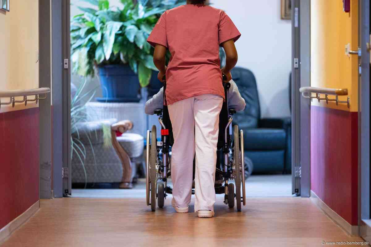 Pflegereform: Ausgabenbremsen und Aufschlag für Kinderlose