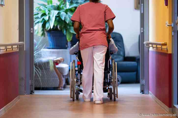 Pflegereform: Ausgabenbremsen und Aufschlag für Kinderlose