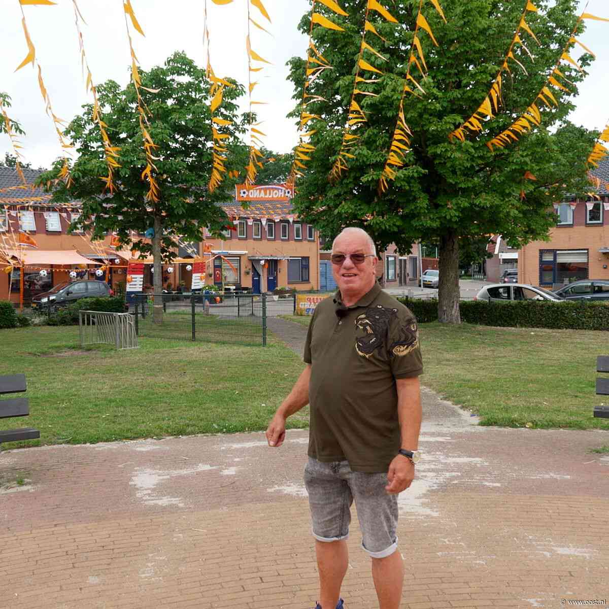 Vinkenplein in Almelo is klaar voor WK: ‘Het wordt elke keer gekker’