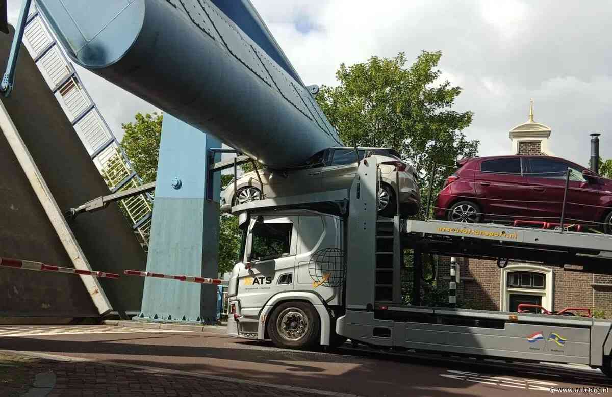 Duur foutje: Trucker negeert stopstreep en laat Nissan pletten