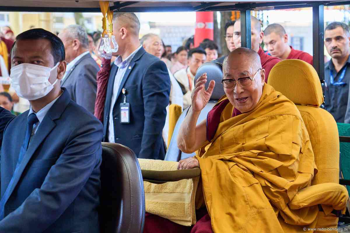 Dalai Lama reist für Kniebehandlung nach Neu-Delhi