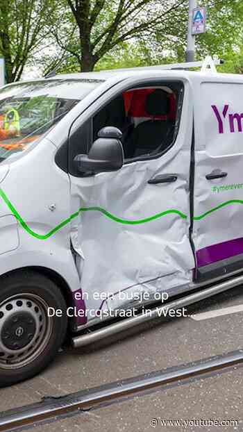 Tram ontspoort na botsing met busje op De Clercqstraat