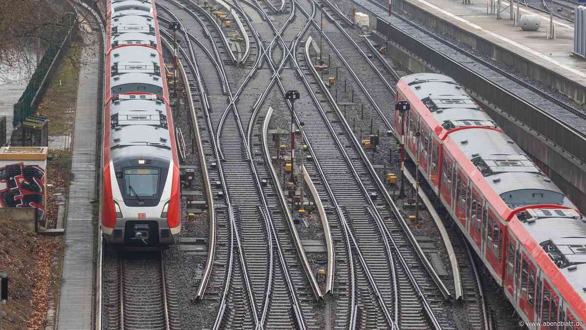 Mann klettert auf Bahngleise am Jungfernstieg – um Pfand zu sammeln