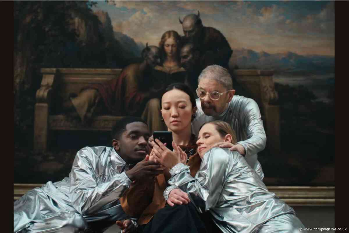 Apple ad shows people shaking off ‘chrome trackers’ with Safari