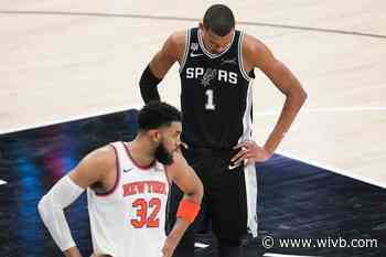 Jalen Brunson scores 30 and Knicks finish on 11-0 run, steal Game 1 from Spurs with 105-95 win