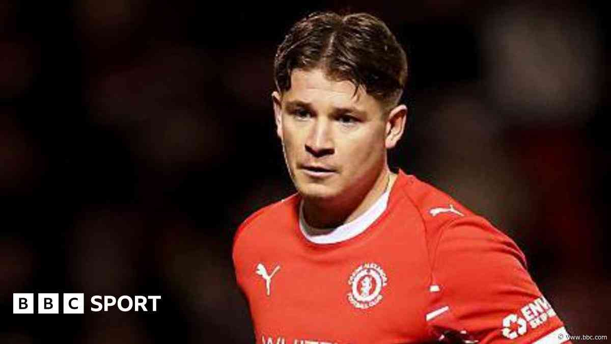 Notts County sign midfielder Sanders from Crewe
