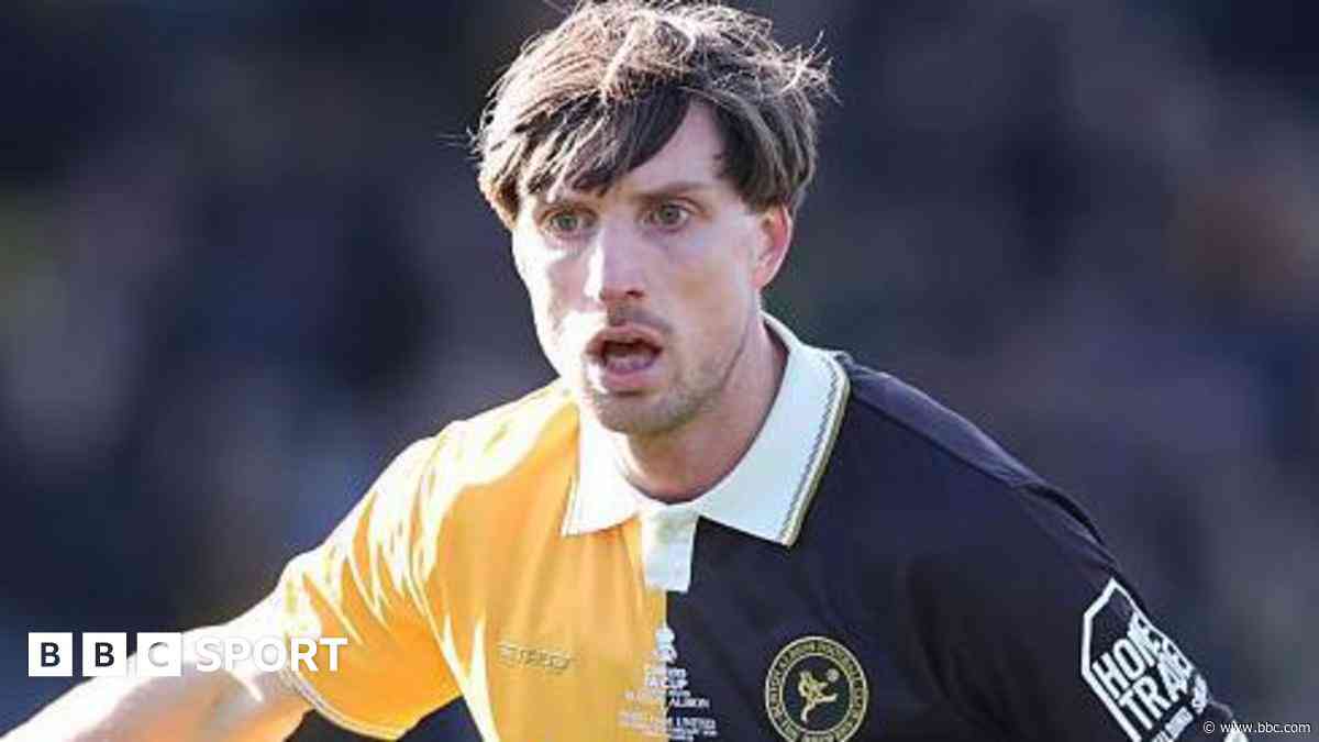 Bradford sign Burton striker Beesley