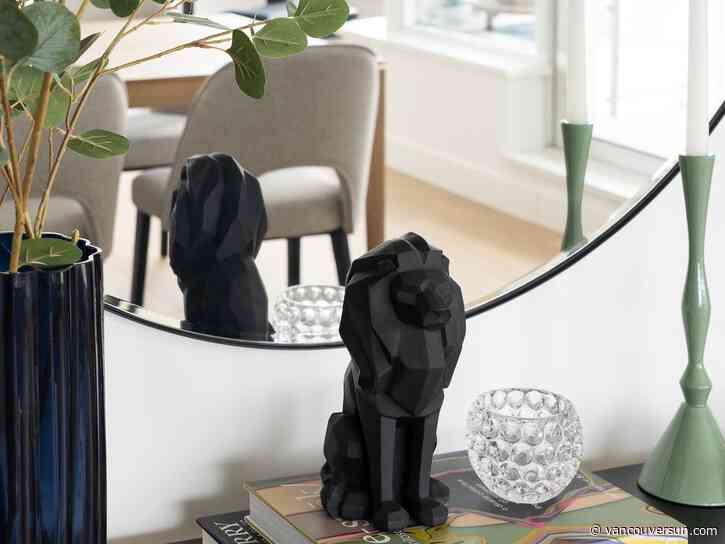 Using mirrors to enlarge your room and brighten your space