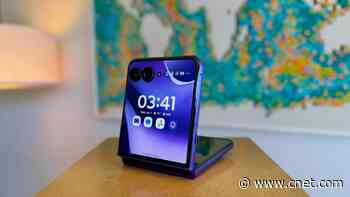 The New Razr Ultra Is the Best Flip Phone I've Tested, but You Shouldn't Buy It
