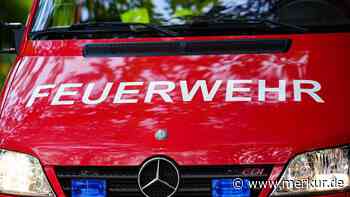 Hyundai brennt plötzlich am Heck – Lkw-Fahrer löscht Feuer