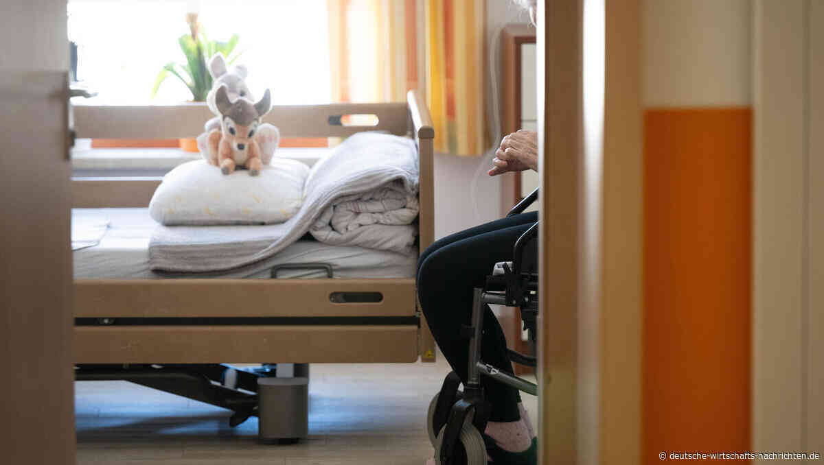 Pflegereform 2027: Pflegekassen sollen entlastet und Kinderlose stärker belasten werden