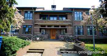Leerling middelbare school (14) wordt van school gestuurd door gedrag moeder, rechter gaat mee in beslissing